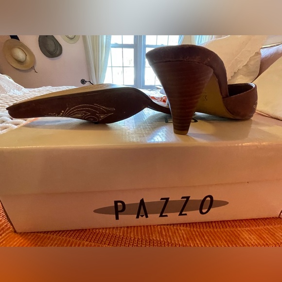 Pazzo Embroidered Leather Mules
Never worn size 8. - Picture 2 of 3